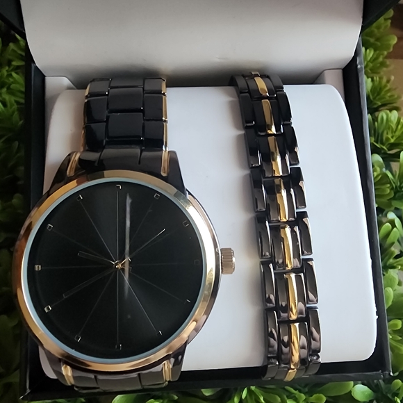NWT INC Watch and Bracelet Set Black and Gold Toned - Picture 4 of 6